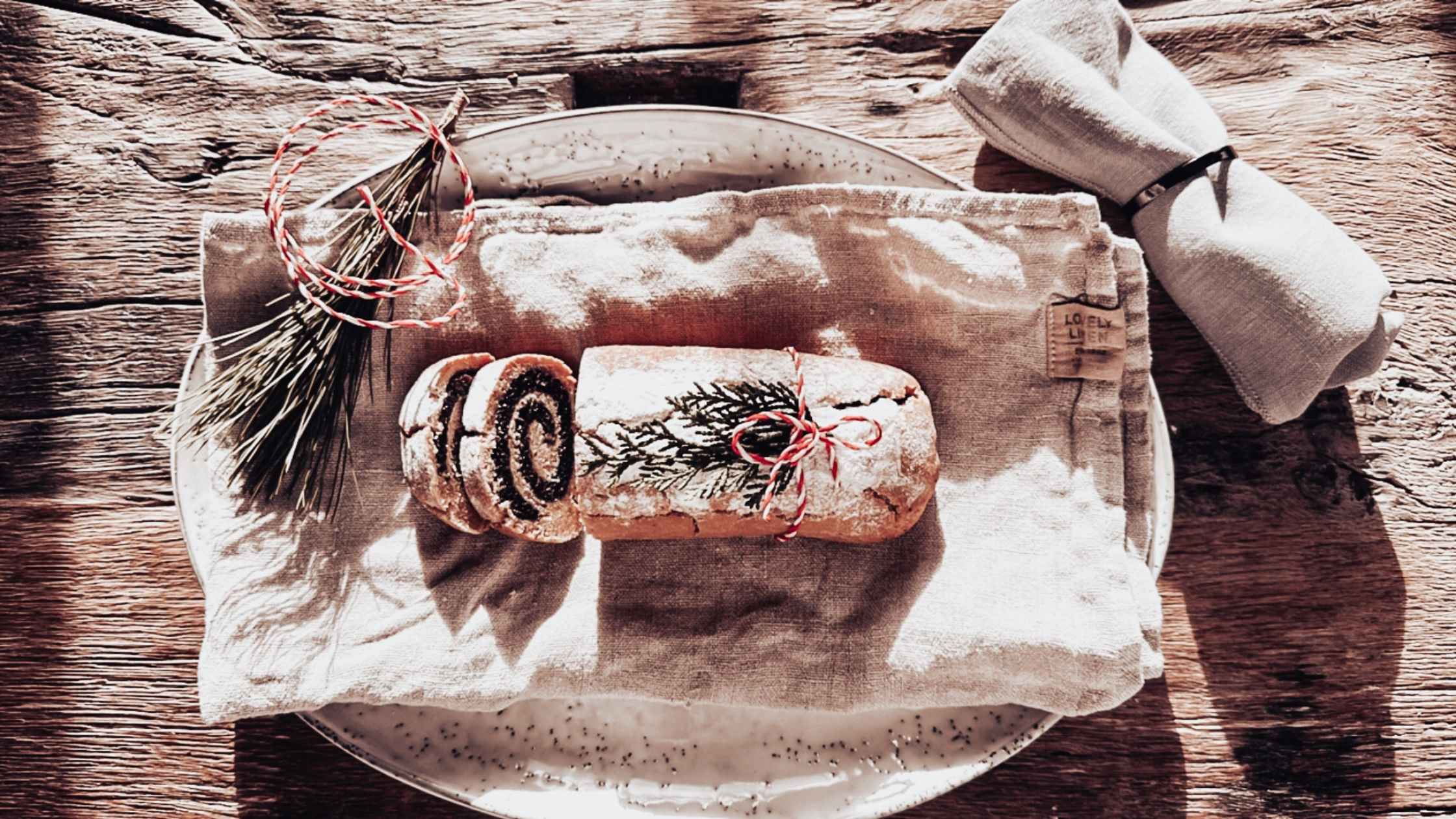 Glutenfreier, veganer Mohnstollen. Einfach, lecker perfekt für die Weihnachtszeit. Die Glückstrainerin, Ganzheitliche Gesundheits- & Ernährungsberatung, Rosacea Expertin Claudia Rönsch